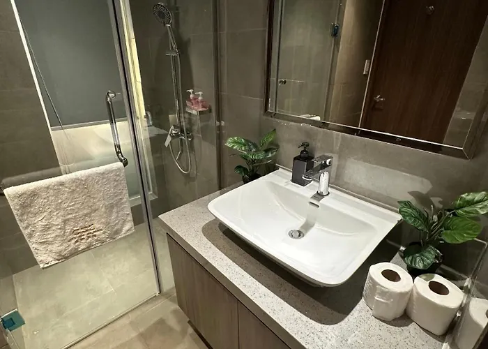 Spacious Near Of Dreams, Airport, Moa, Okada, Ayala Malls, And Solaire Casino With Free 5 Pool Access