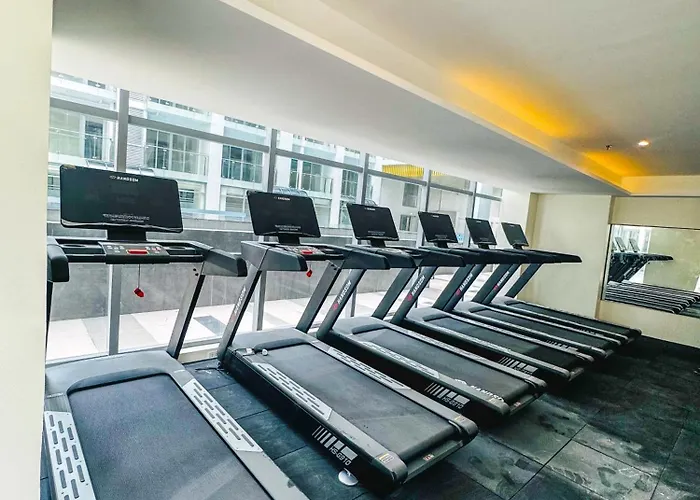 Spacious Near Of Dreams, Airport, Moa, Okada, Ayala Malls, And Solaire Casino With Free 5 Pool Access