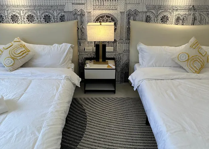 Spacious Near Of Dreams, Airport, Moa, Okada, Ayala Malls, And Solaire Casino With Free 5 Pool Access *