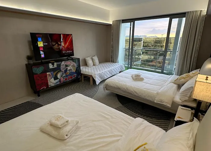 Spacious Near Of Dreams, Airport, Moa, Okada, Ayala Malls, And Solaire Casino With Free 5 Pool Access Apartamento *