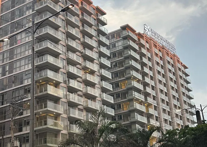 Spacious Near Of Dreams, Airport, Moa, Okada, Ayala Malls, And Solaire Casino With Free 5 Pool Access Apartamento Manila