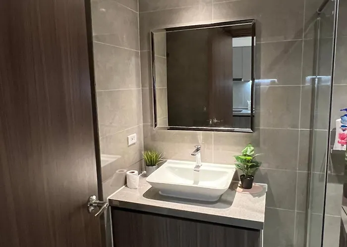 Apartamento Spacious Near Of Dreams, Airport, Moa, Okada, Ayala Malls, And Solaire Casino With Free 5 Pool Access Manila
