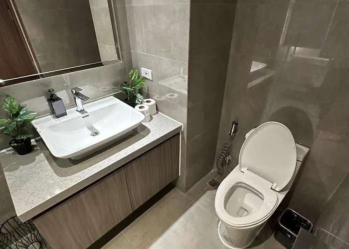 Spacious Near Of Dreams, Airport, Moa, Okada, Ayala Malls, And Solaire Casino With Free 5 Pool Access