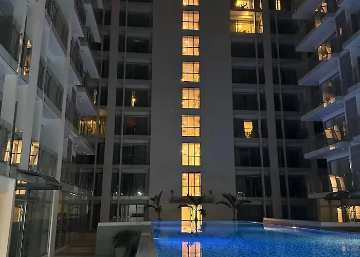 Apartamento Spacious Near Of Dreams, Airport, Moa, Okada, Ayala Malls, And Solaire Casino With Free 5 Pool Access