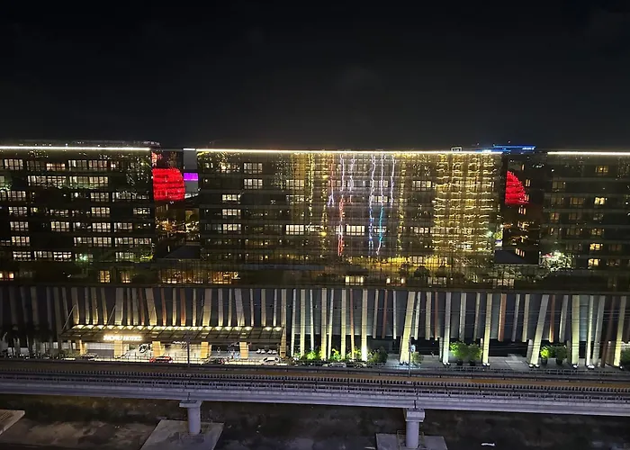 Spacious Near Of Dreams, Airport, Moa, Okada, Ayala Malls, And Solaire Casino With Free 5 Pool Access * Manila