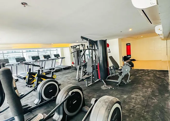 Spacious Near Of Dreams, Airport, Moa, Okada, Ayala Malls, And Solaire Casino With Free 5 Pool Access Apartamento