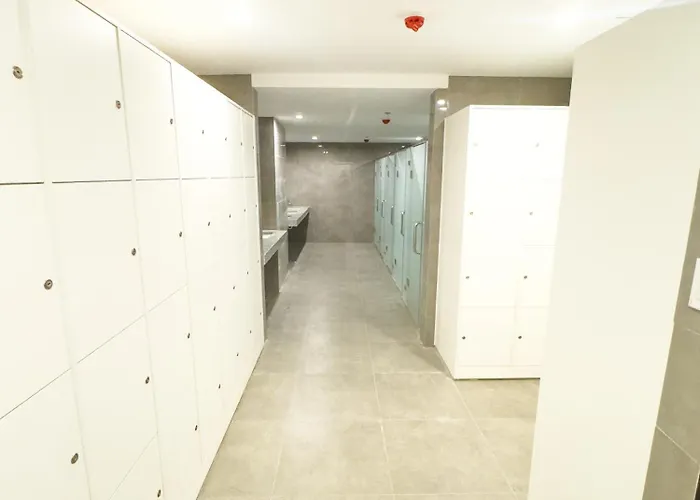 Spacious Near Of Dreams, Airport, Moa, Okada, Ayala Malls, And Solaire Casino With Free 5 Pool Access Manila
