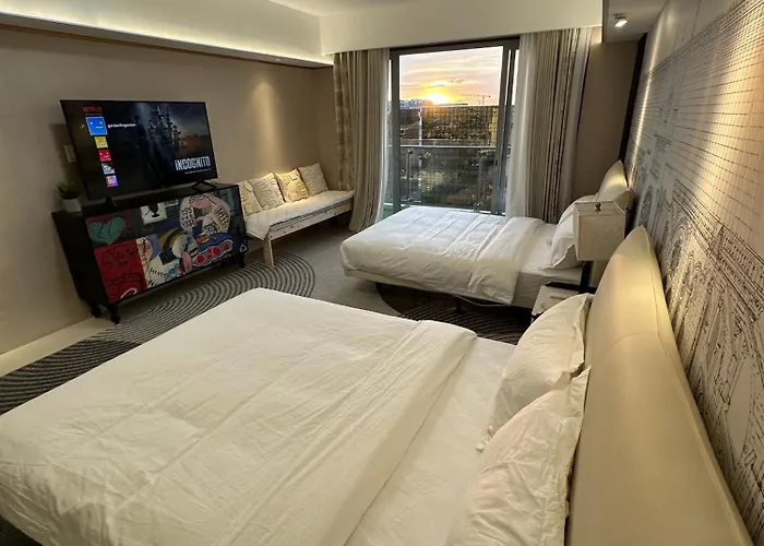 Spacious Near Of Dreams, Airport, Moa, Okada, Ayala Malls, And Solaire Casino With Free 5 Pool Access Apartamento *