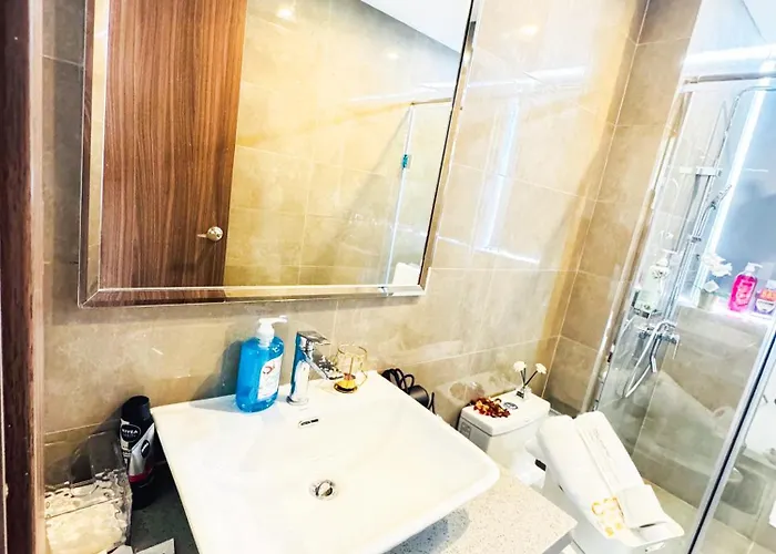 Apartamento Spacious Near Of Dreams, Airport, Moa, Okada, Ayala Malls, And Solaire Casino With Free 5 Pool Access