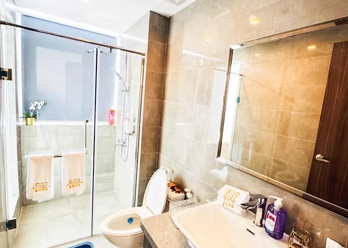 Spacious Near Of Dreams, Airport, Moa, Okada, Ayala Malls, And Solaire Casino With Free 5 Pool Access Manila
