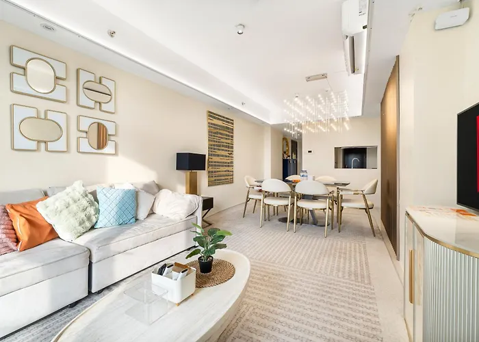 Spacious Near Of Dreams, Airport, Moa, Okada, Ayala Malls, And Solaire Casino With Free 5 Pool Access Manila