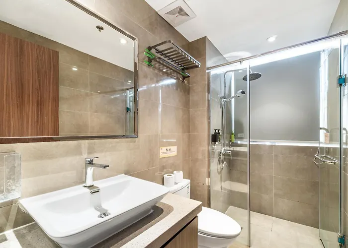 Spacious Near Of Dreams, Airport, Moa, Okada, Ayala Malls, And Solaire Casino With Free 5 Pool Access Manila