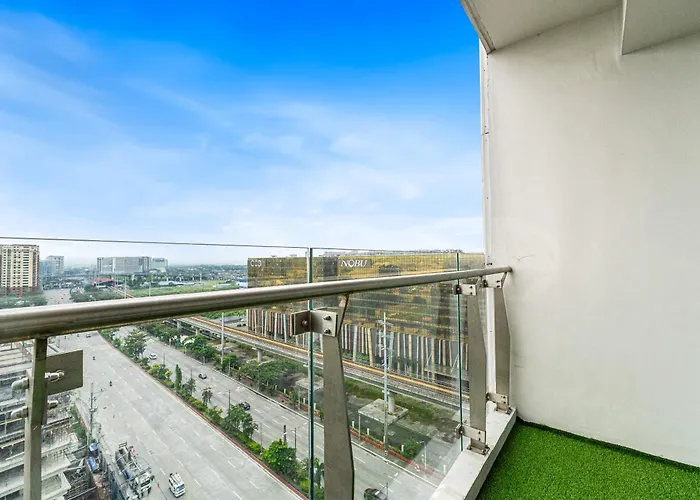 Spacious Near Of Dreams, Airport, Moa, Okada, Ayala Malls, And Solaire Casino With Free 5 Pool Access *